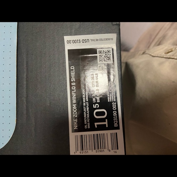 Nike shoes - Picture 1 of 4